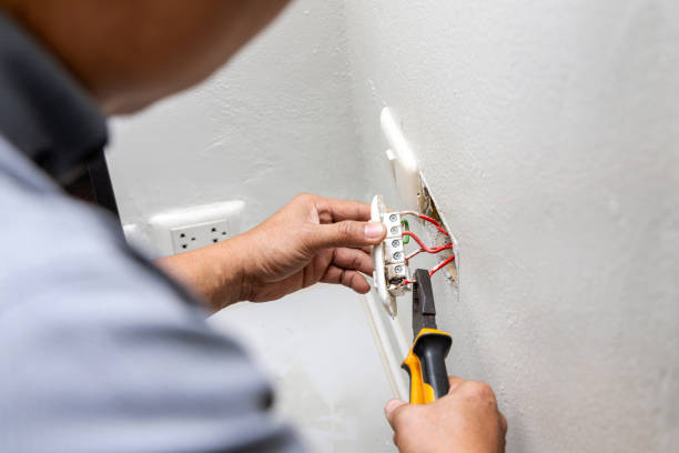 Best Affordable Electrician  in Pinewood Estates, TX